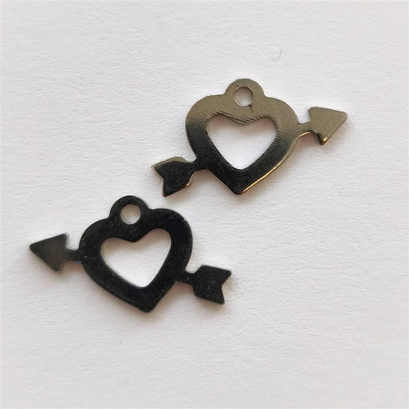 Srdíčko se šípem, přívěsek, chirurgická ocel, 10 ks