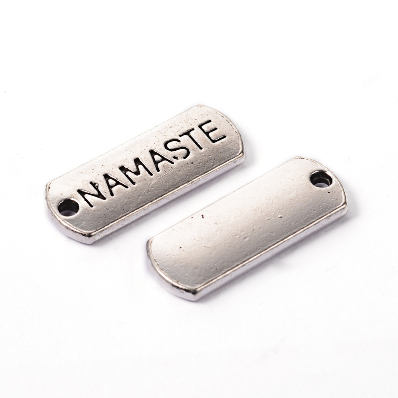 Přívěsek s nápisem NAMASTE, starostříbrný, 10 ks