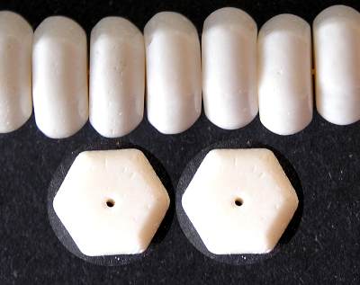 Bílý korál - šestistěn 7 x 14 mm