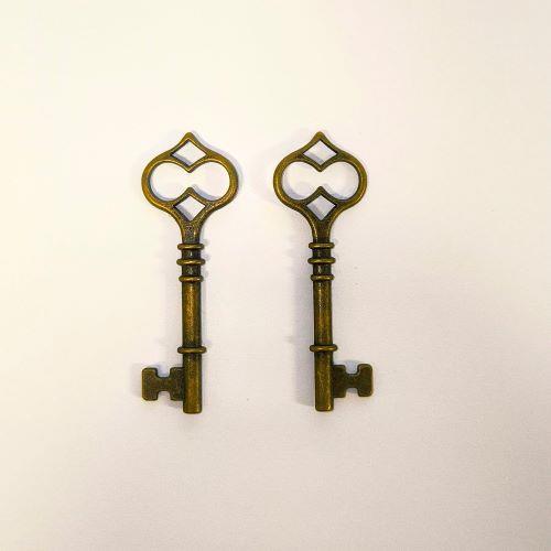 Klíč obří, přívěsek staromosazný, kovový, 1 ks