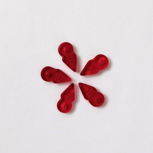 Červená šipka, skleněný korálek, 10 ks